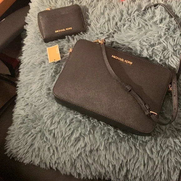 Michael Kors black crossbody with matching wallet NWT - Picture 3 of 3